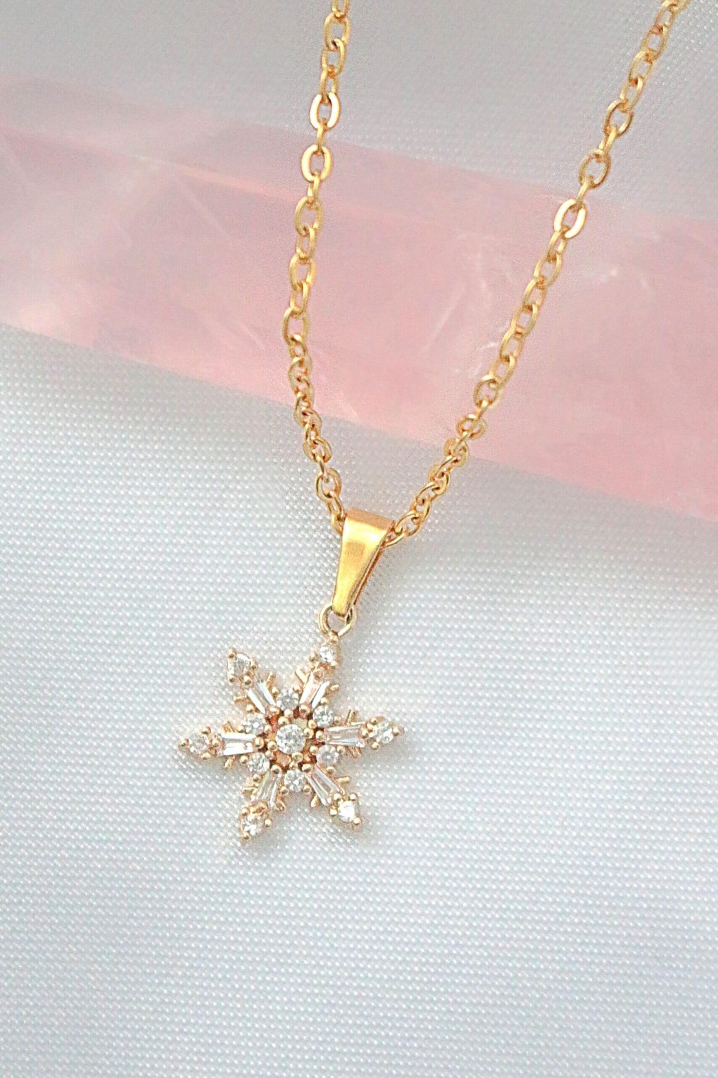 Collar - Copo de nieve - Chapado en oro de 24k.